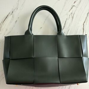 Valentina Fiore Green Woven Leather Purse